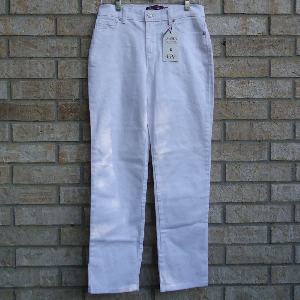 SIZE 8. NWT. Gloria Vanderbilt AMANDA the original slimming jean.